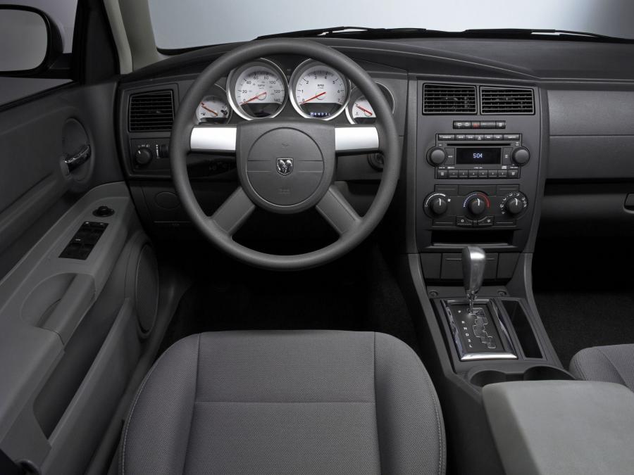  Dodge Magnum RT 2004 года  (фото 6 из 15)
